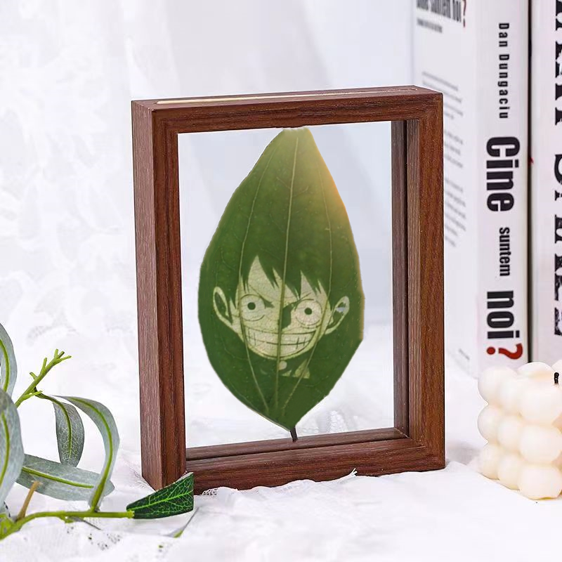 Zoro/Luffy Figurine Leaf Sculpture Picture Frame Decoration